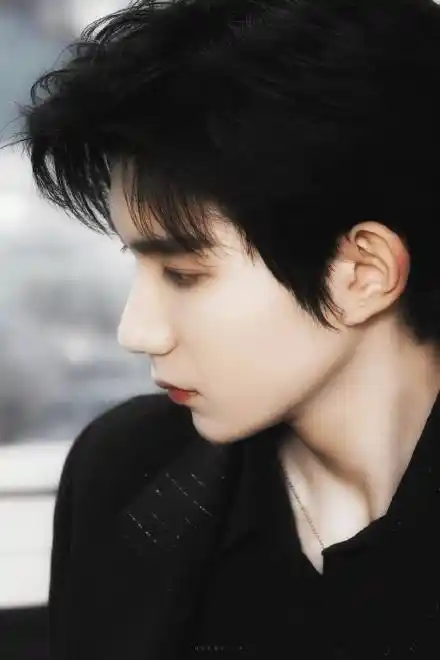 喉结_下颌_王源