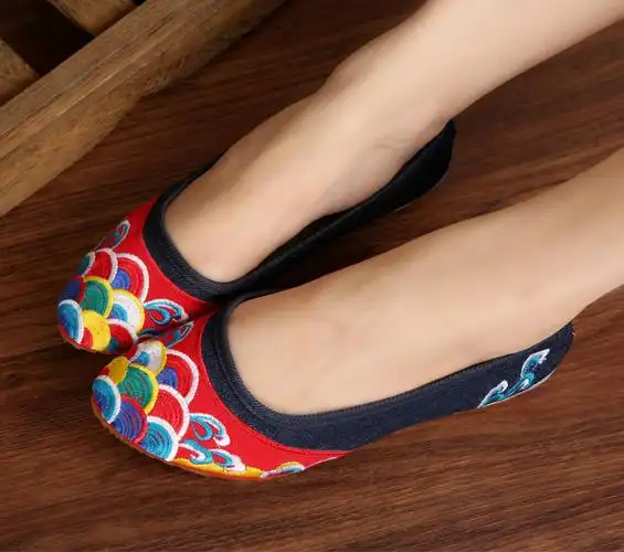 族韵绣花鞋民族风 老北京布鞋女 浅口 坡跟尖头一件代发