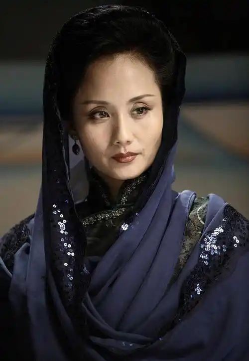 她是妈妈专业户,女儿是奥运冠军却从不张扬,51岁时尚犹存_李颖_低调