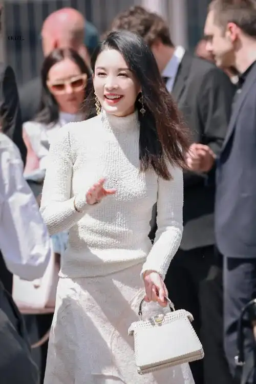 李沁外网生图##李沁状态真好