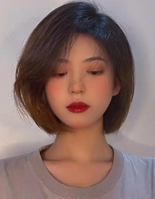 因为三七分的话,是不需要那些碎碎的空气刘海儿,它的