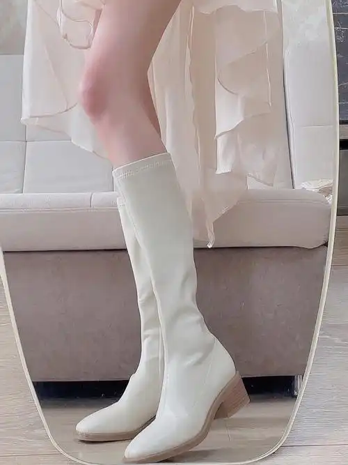 温柔白靴真的看不腻百搭又气质呐