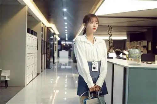 正青春节奏紧凑现波澜吴谨言殷桃诠释职场女性力量