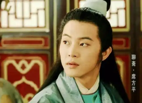 这不我就去百度搜索了一下,沙溢和沈腾年轻时候的照片,果然发现是小编