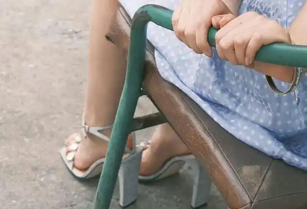 江苏之花杨超越美腿玉足近景特写看完后大家有什么感想