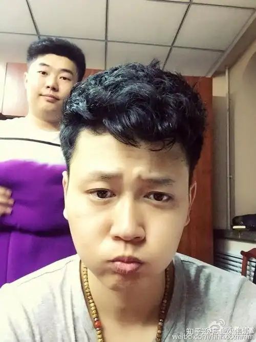 为什么孟鹤堂的自拍比他拍丑很多