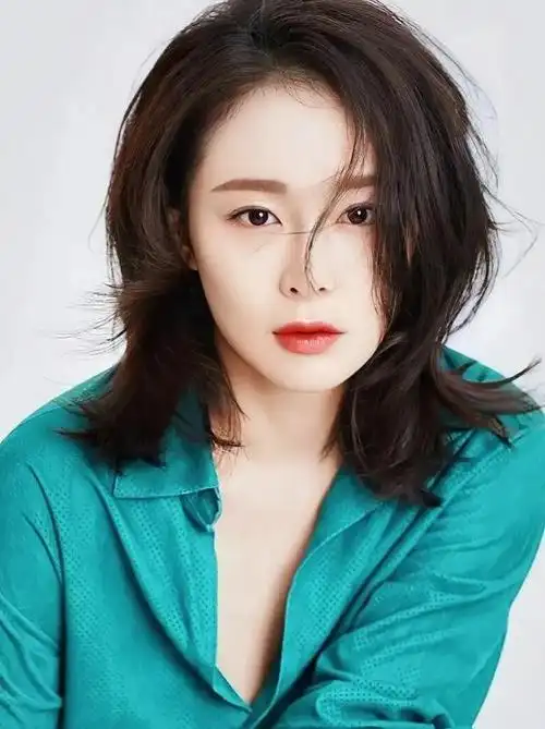 凹凸有致才好看,这8位中年女明星,肉都长对了地方,身材太棒了