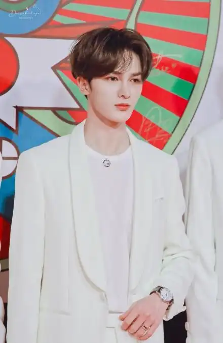 [nine percent][新闻]191026 justin&朱正廷合体出席cgc潮流女孩盛典