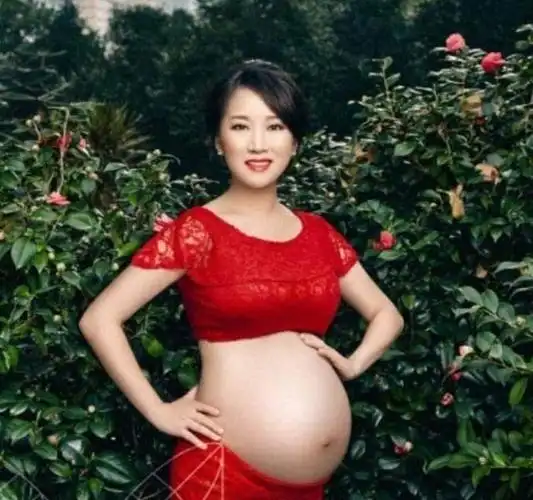 "阔太"李念晒女儿近照:很幸福,打破离婚传闻!