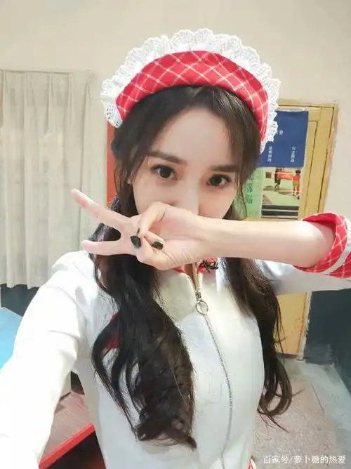 来自女仆装的杨幂比耶,真的太可爱了