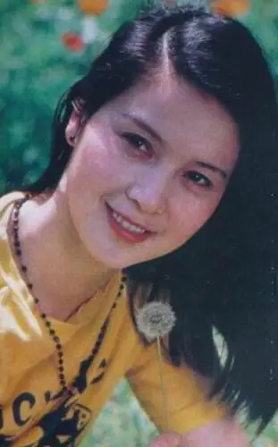 李小璐妈妈年轻时旧照曝光 曾被赞为最漂亮女明星