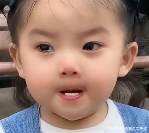 萌娃强忍眼泪实力演绎"咬牙切齿"网友:眼神有戏,表情管理到位