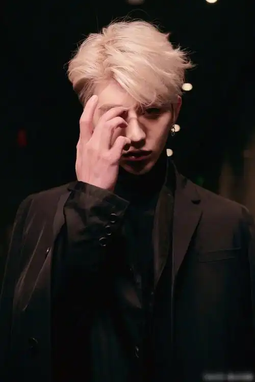 蔡徐坤prada秋冬大片,简而不凡,又帅又拽,尽显bking本色