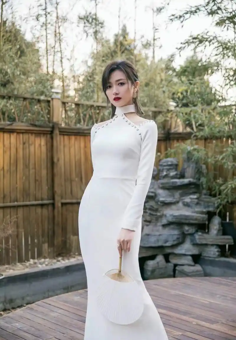 "文艺范女神"万茜,风情万种,魅力十足让人着迷,简直美翻了