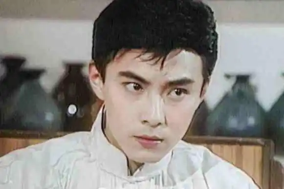 原创胡歌的20岁林志颖的20岁钟汉良的20岁看到吴奇隆眼拙了