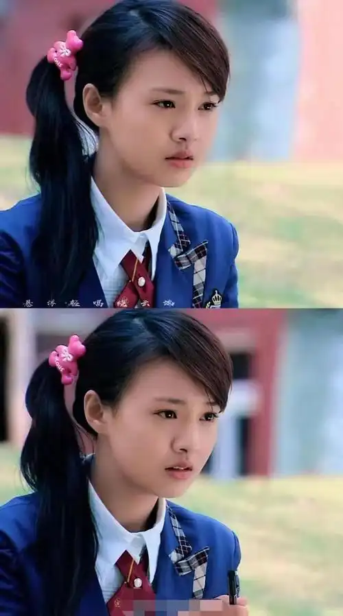 郑爽再穿校服参加活动,表情僵硬,当初就不该为了讨好男人而整容