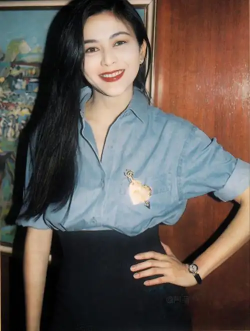 看关之琳三十年来的穿着打扮,她终于知道她的时尚魅力有多大了