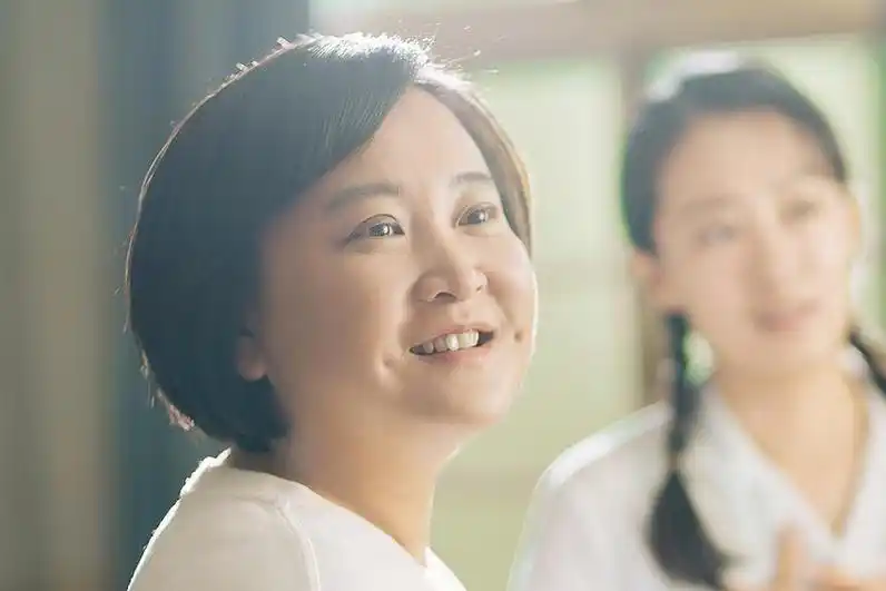 《你好李焕英》票房破31亿,贾玲和张小斐现身直播间,眉飞色舞