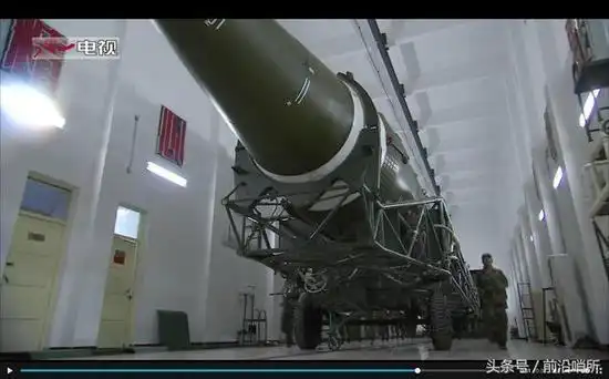 我东风4弹道导弹震撼亮相 部署高原战备值班遥指印度