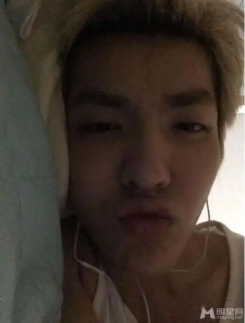 吴亦凡帅照 吴亦凡素颜生活照图片 吴亦凡素颜图片