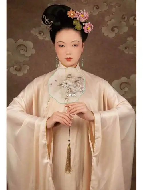 明代垂云髻妆容造型