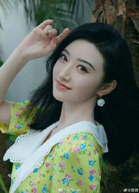 丨漂亮姐姐@景甜 原来喜欢五颜六色的东西……|景甜|衣服|四海_新浪