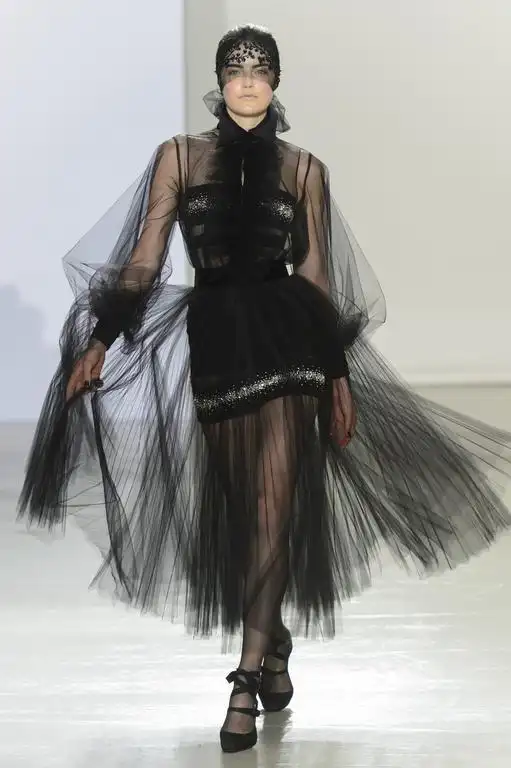 米兰奢华时装秀:透明薄纱外加真空,真是魅惑十足