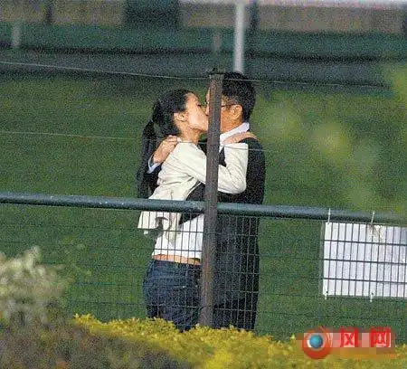 林心如范冰冰女星激吻的销魂表情