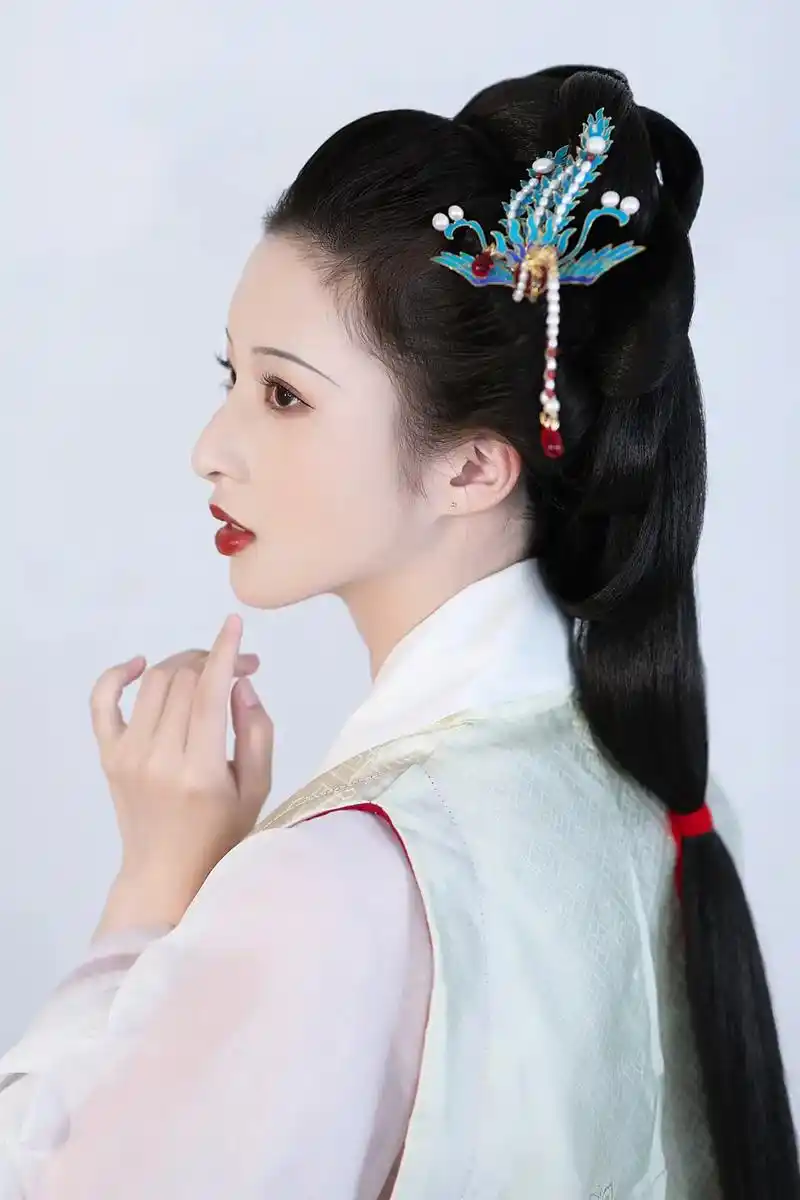 明制汉服分享.分享一个日常可以用的明制汉服发型#汉服 #汉服 - 抖音