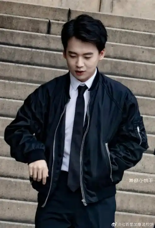 起猛了郭麒麟穿制服了##郭麒麟新片制服造型