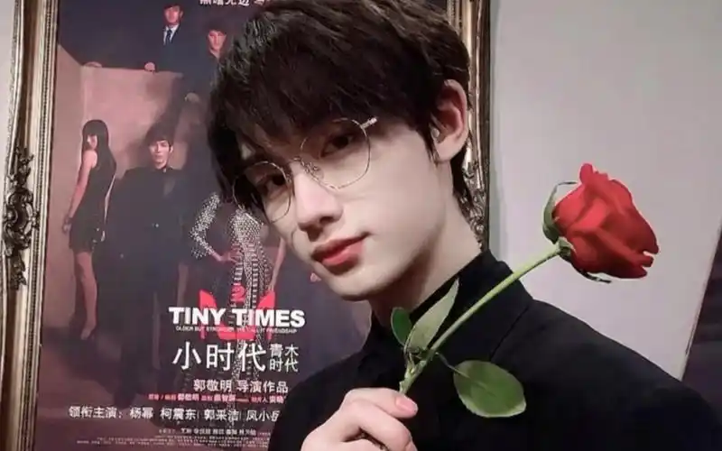 【丁程鑫】金丝眼镜鲨人事件,斯文清冷禁欲系or可爱年下小奶狗/踩点