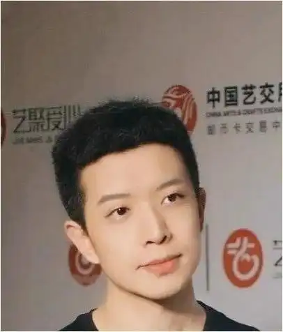 回首28年前的央视主播:张宏民英俊潇洒,朱广权相貌可出道!