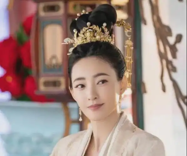 8月19日,女演员王丽坤登上热搜!起因是在新剧化最淡的妆演恶女