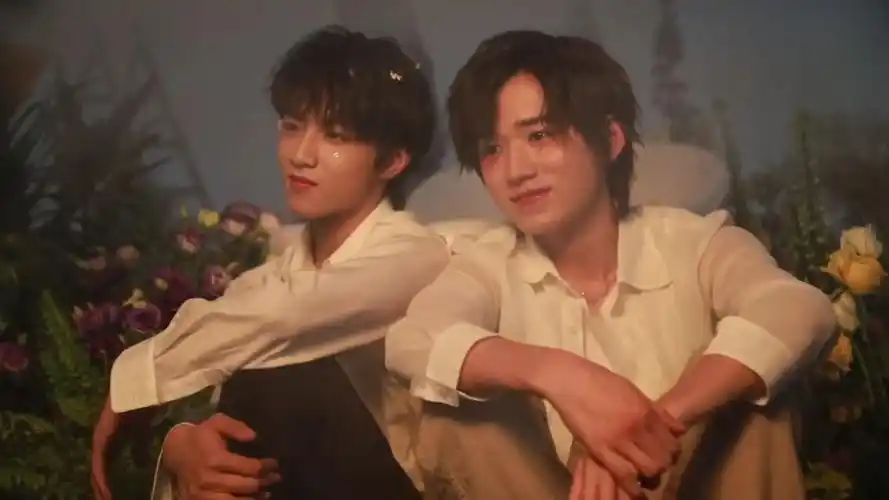 "宋亚轩看着尚佳宁说           "