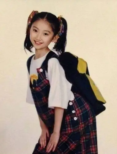 景甜童年照曝光,模样俊俏五官标致,网友:从小就是美人胚子