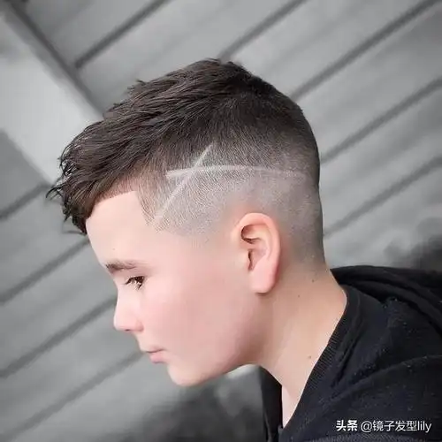 以下是小编为大家整理圆脸男生适合什么发型相关内容,文章希望大家