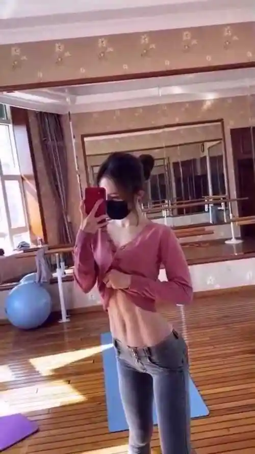 马甲线腹肌早已不能满足我拥有清晰的人鱼线才是最终目标