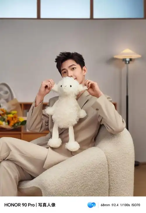 杨洋最新520宠粉大片表现力拉满,这也是用#荣耀90#系列2亿像素写真