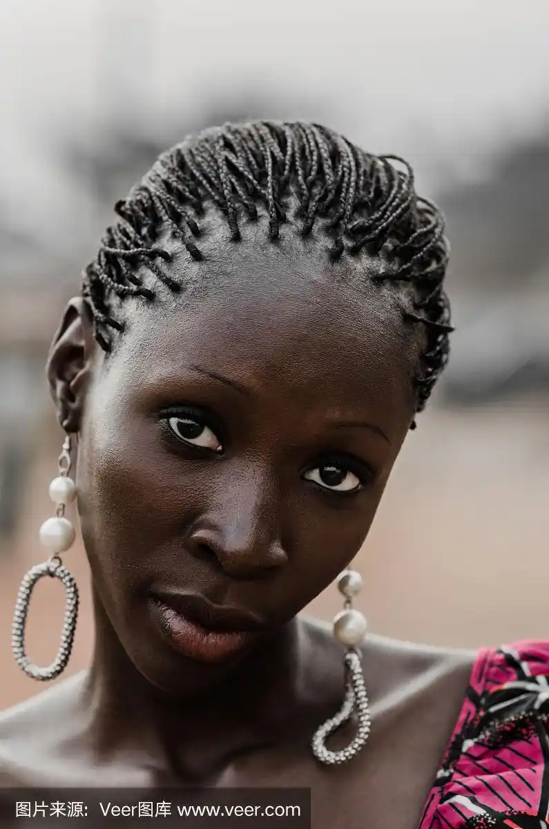 黑人模特(非洲)的戏剧性肖像