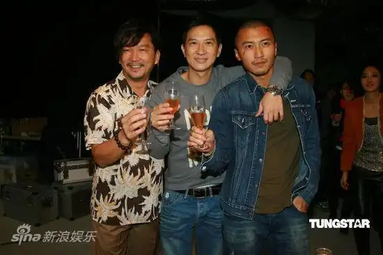 图文:《线人》香港杀青--张家辉搭建谢霆锋