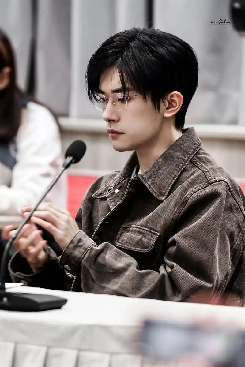 原来已经是好久不见#易烊千玺电影小小的我 #易烊千玺 #千纸