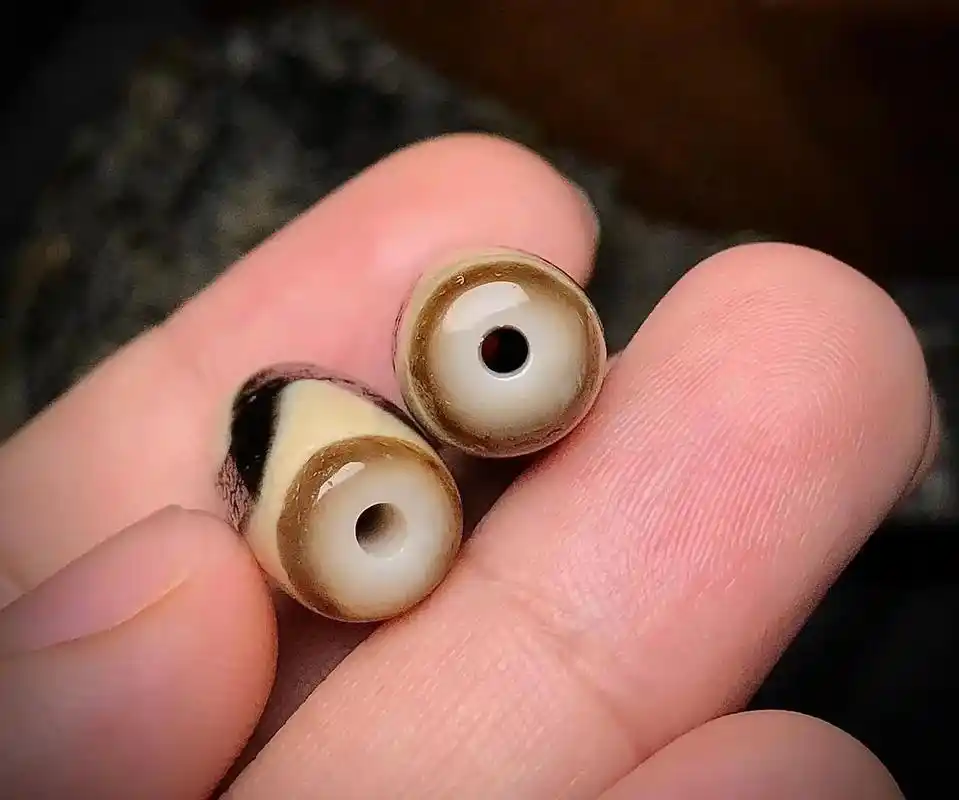 上肯超顶虎牙天珠.上肯手工超顶 虎牙天珠 完美配对 尺寸:2 - 抖音