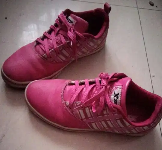 这种鞋子怎么搭配合适?女生的,谢谢