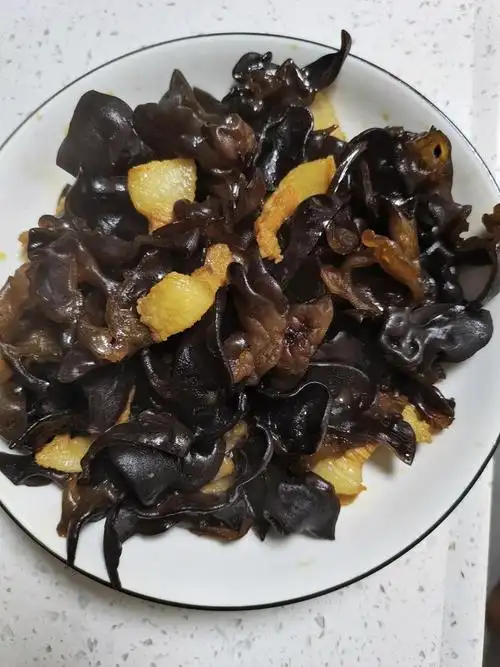 炒黑木耳的做法