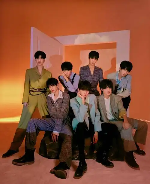 时代少年团周年写真vol2公开光影变幻勾勒出少年愈发成熟的轮廓