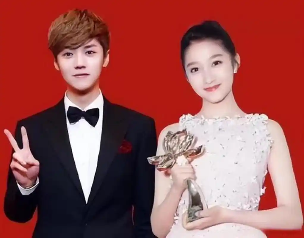 想起当年鹿晗公布恋情时的脱粉盛况,这么多年过去了最后发现他才是