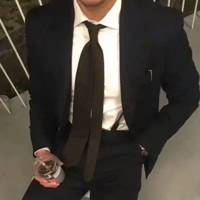 穿西装男生头像 - 男生头像 - 潮人个性网