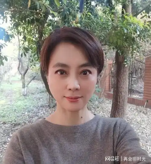 美人如画58岁李玲玉如同老醋愈发有味道皮肤不输20岁少女