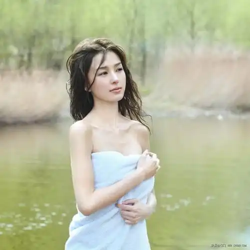 姚星彤为上位作出的种种动作照片