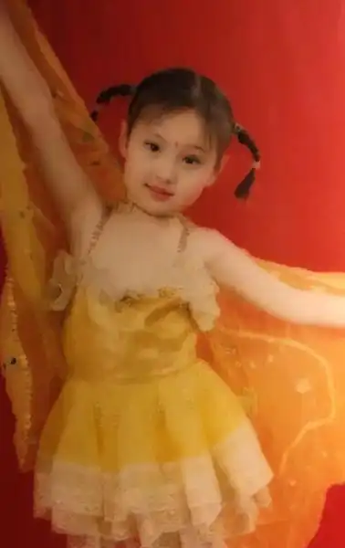 郑爽爸爸晒女儿成长照:今后换个方式爱孩子